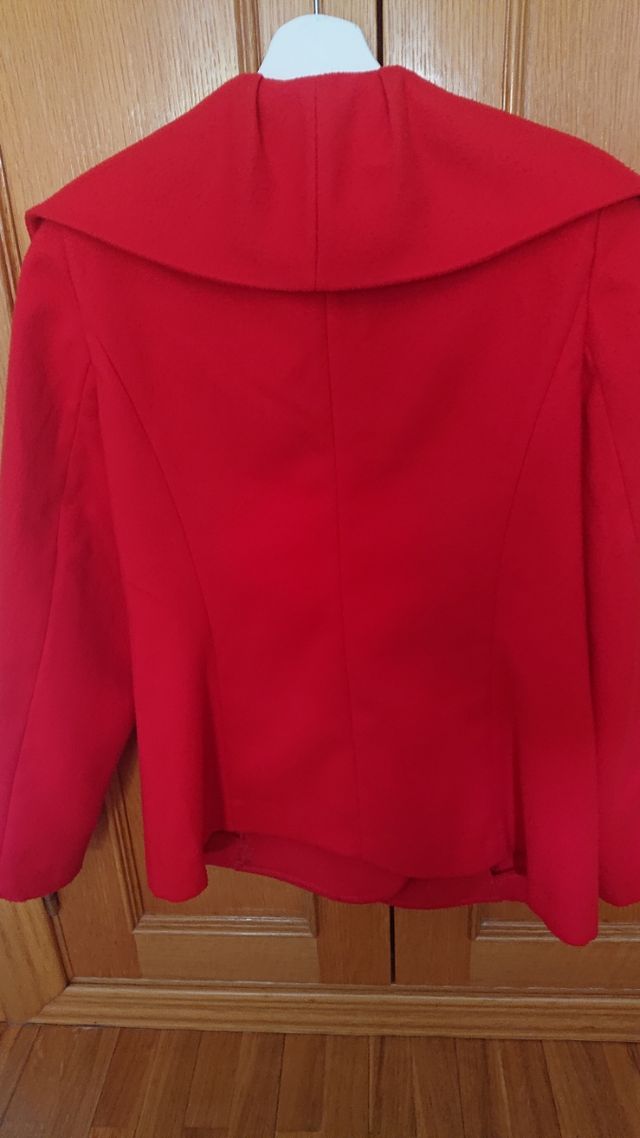 Chaquetón rojo New Saleswoman talla 40