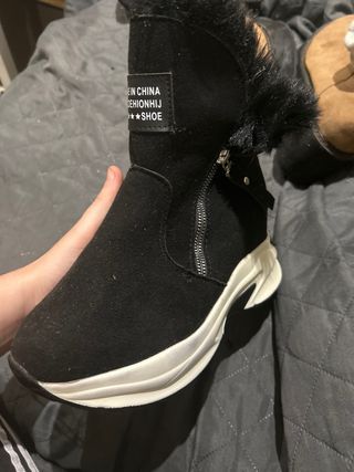 Zapatillas negras de ante con pelo