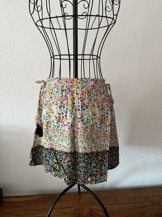 Falda corta floreada