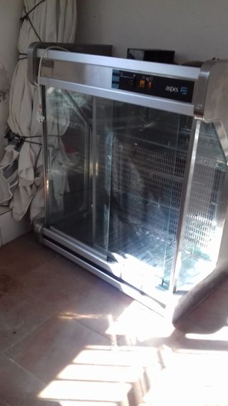 Mobiliario de bar metálico