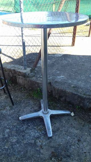 Mobiliario de bar metálico