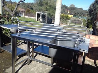 Mobiliario de bar metálico