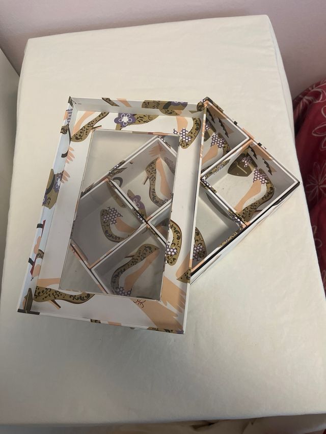 Caja decorativa con diseño de zapatos