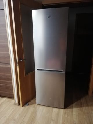 Nevera Beko Plateada