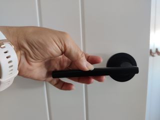 Manivelas para puertas negras