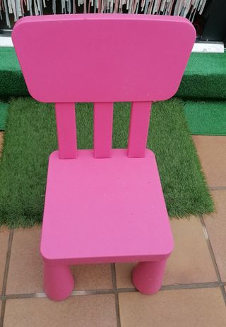 Silla infantil rosa de plástico