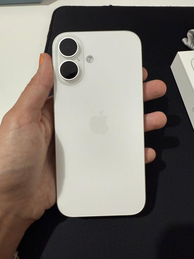 iPhone 16 256GB