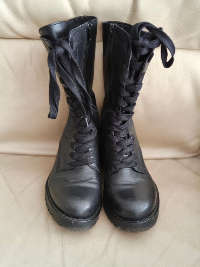 Botas de mujer negras con cordones