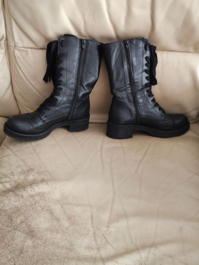 Botas de mujer negras con cordones