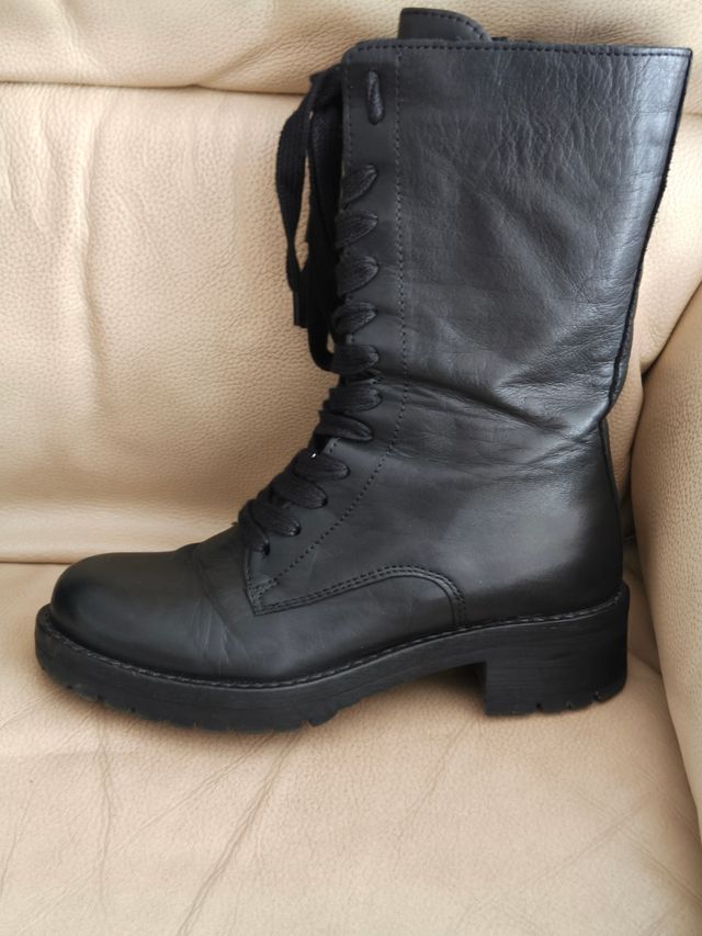 Botas de mujer negras con cordones