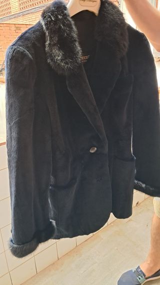 Chaquet piel azul marino, puño y cuello piel zorro