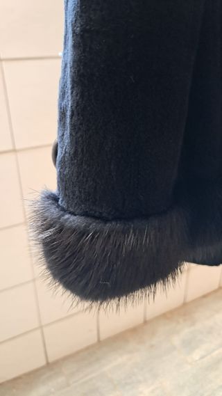 Chaquet piel azul marino, puño y cuello piel zorro