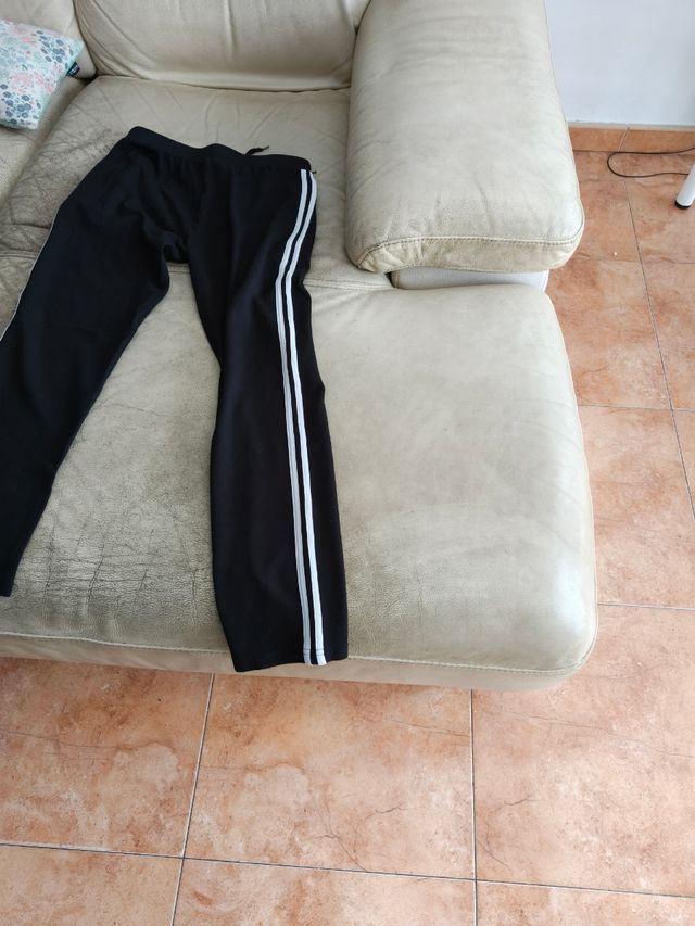 Pantalón de chándal negro con cordones