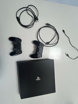 PS4 Pro 1TB + 1 Mando
Con 2 mandos: +15€