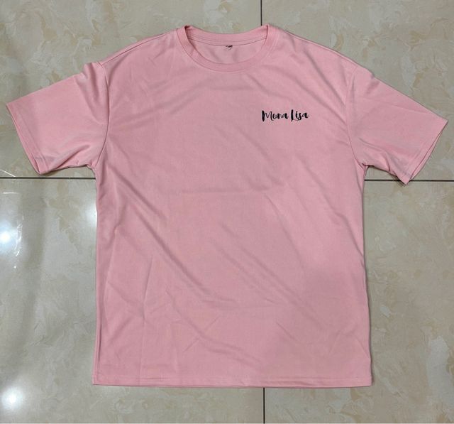 T-shirt rosa Shein con stampa Mona Lisa