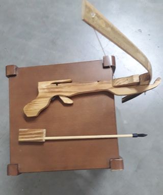 Ballesta artesanal de madera