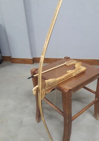 Ballesta artesanal de madera