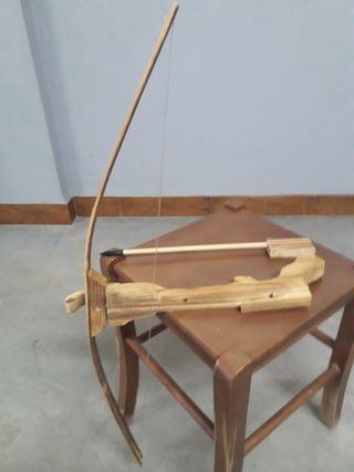 Ballesta artesanal de madera