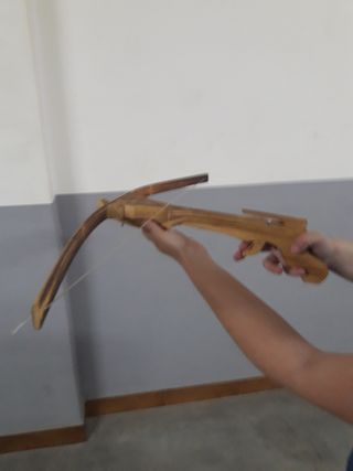 Ballesta artesanal de madera