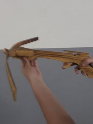 Ballesta artesanal de madera