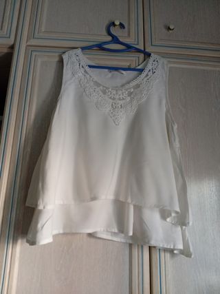 Blusita blanca con encaje