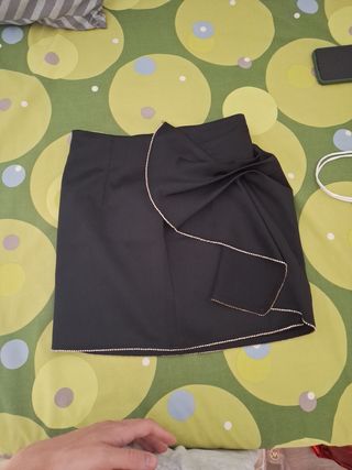 Falda Zara Negra con Pedrería a estrenar