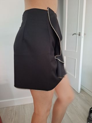 Falda Zara Negra con Pedrería a estrenar