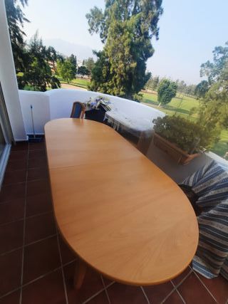 Mesa de comedor extensible de madera (Finlandia)