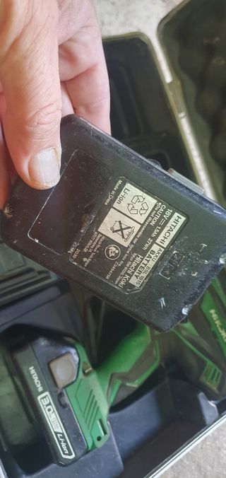 Avvitatore Hitachi con valigetta e caricabatterie