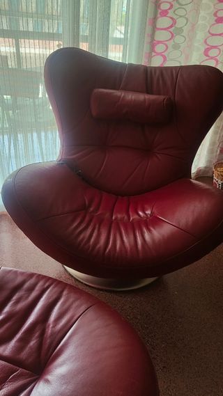 Butaca de piel rojo oscuro