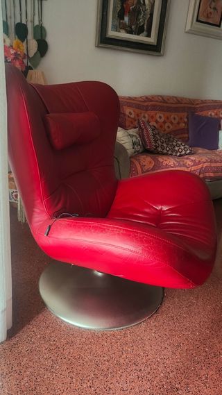 Butaca de piel rojo oscuro