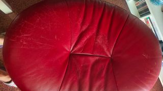 Butaca de piel rojo oscuro