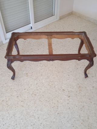 Mesa de madera estilo clásico