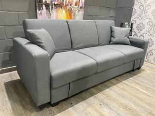 Sofa cama con amplio arcon. 