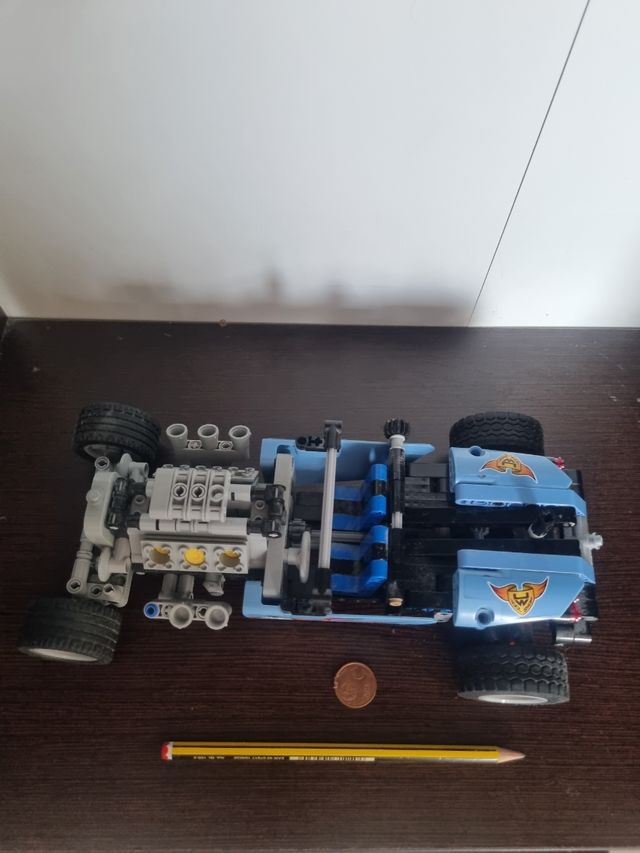 Lego Technic Hot Rod con Motor V8 42022