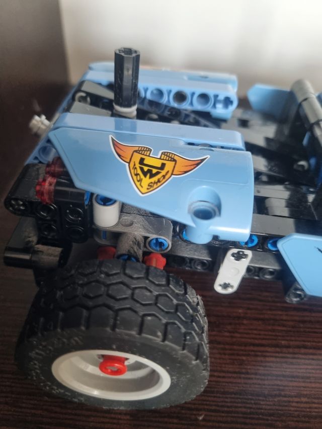 Lego Technic Hot Rod con Motor V8 42022