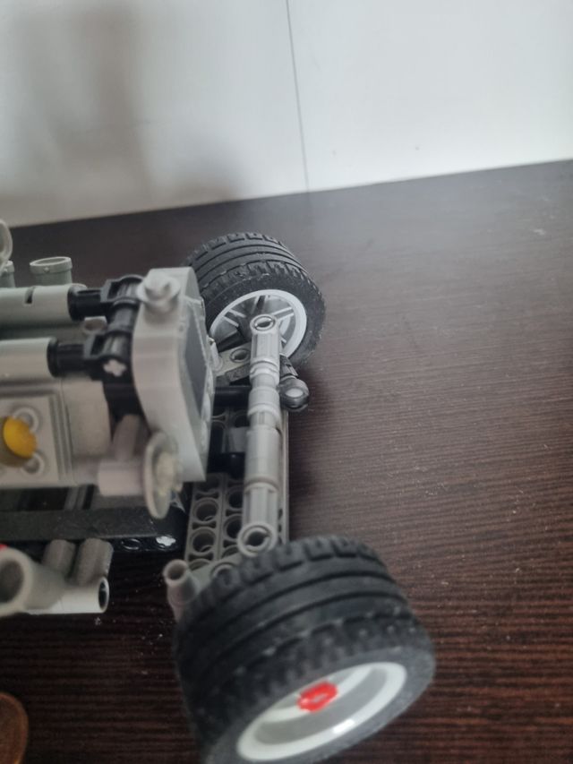 Lego Technic Hot Rod con Motor V8 42022