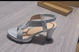 Sandalias de fiesta plateadas tacón