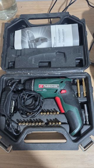 Atornillador Parkside 3.6V con accesorios