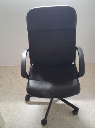 Sillón de oficina negro