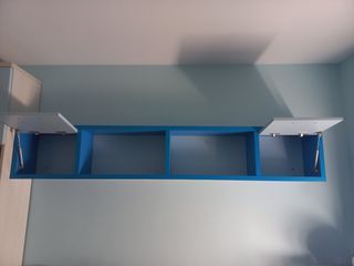 Estantería IKEA azul oscuro y claro de madera 