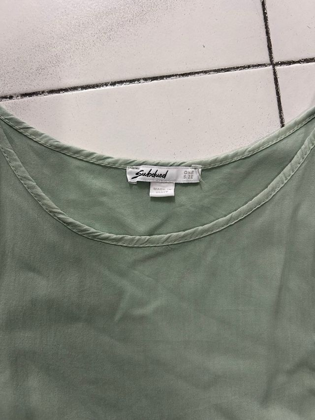 Camiseta Subdued Talla Única Hombros Descubiertos