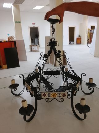 Lámpara forjada a mano con azulejo