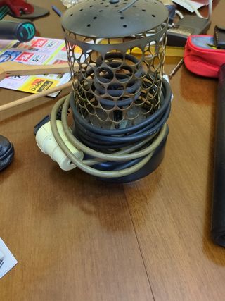 Estufa Camilla Metálica Negra y Dorada