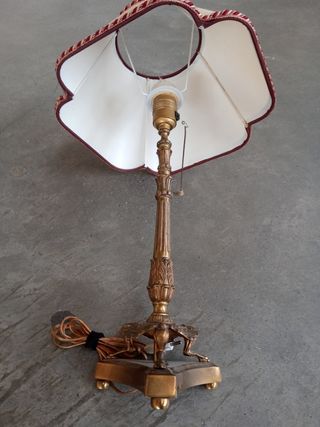 Lámpara de mesa de bronce