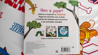 La pequeña oruga glotona juega al escondite con...
