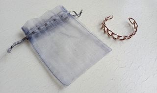 NUEVO - Pulsera eslabones color oro rosa con bolsa