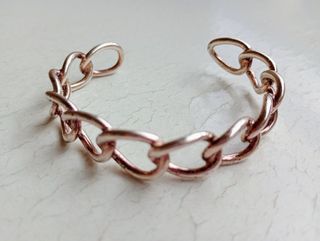 NUEVO - Pulsera eslabones color oro rosa con bolsa