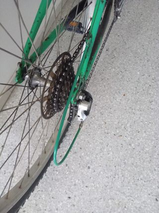 Bicicleta de montaña verde