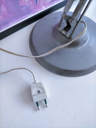 Lámpara de escritorio Luxo gris